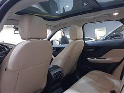 جاگوار F-Pace